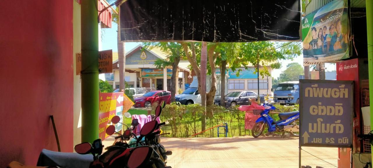 Ruengsrisiri Guesthouse Sukhothai Ngoại thất bức ảnh
