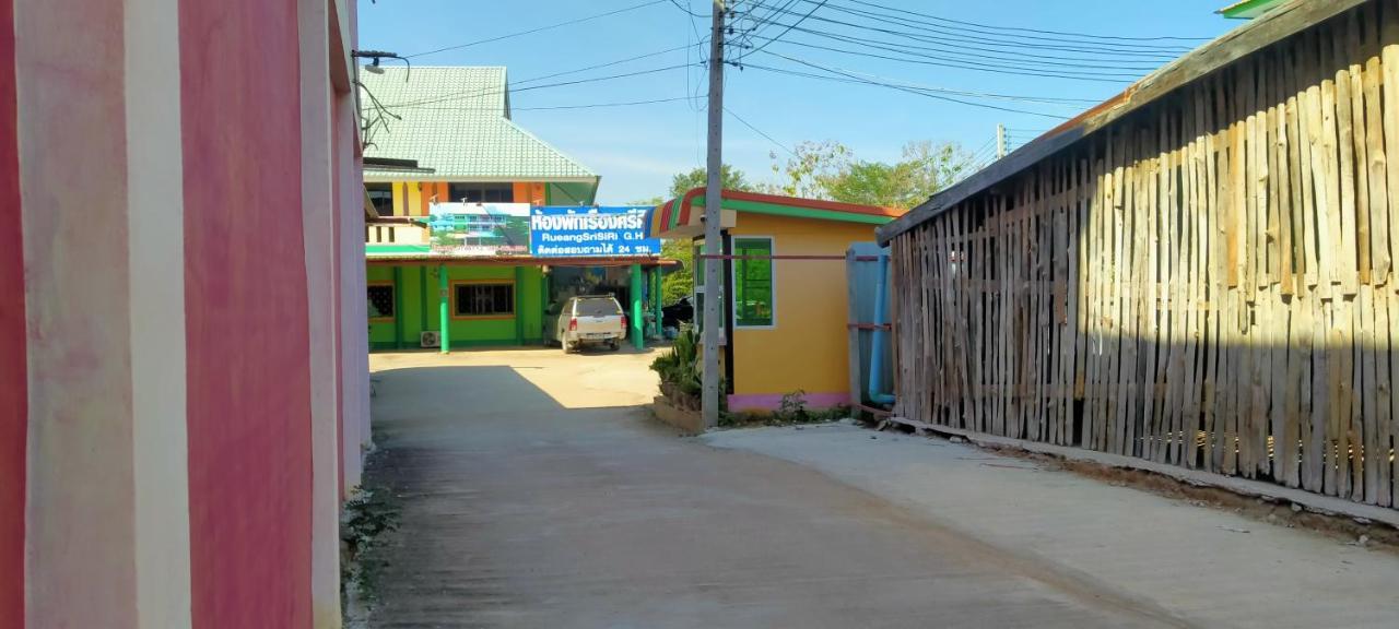 Ruengsrisiri Guesthouse Sukhothai Ngoại thất bức ảnh
