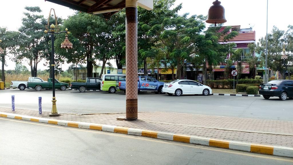Ruengsrisiri Guesthouse Sukhothai Ngoại thất bức ảnh