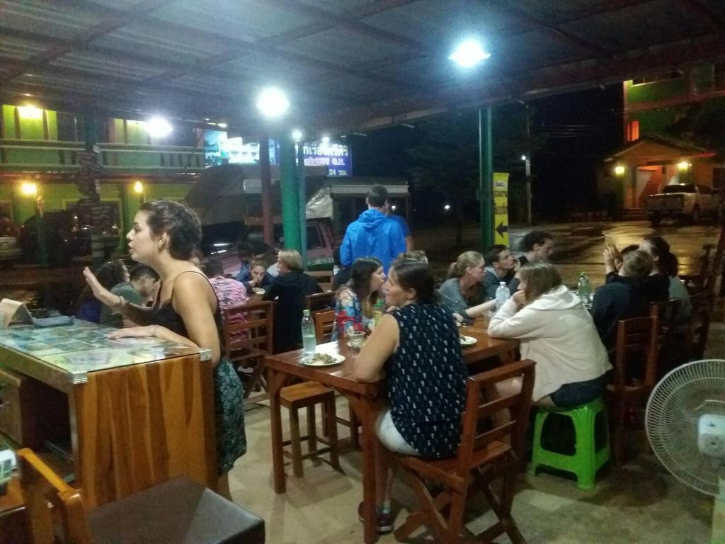 Ruengsrisiri Guesthouse Sukhothai Ngoại thất bức ảnh